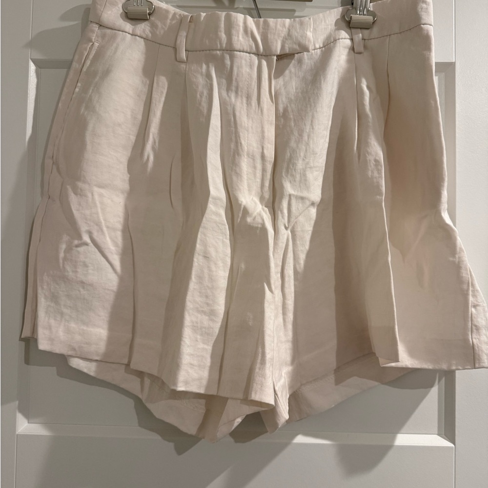 H&M High-Waist Pleated Cream Shorts